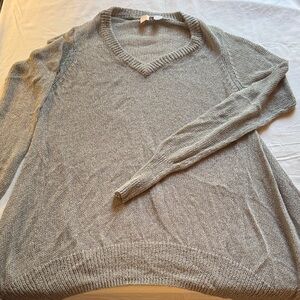 Gold heart loose grey/silver sweater great for the winter season super comfy M